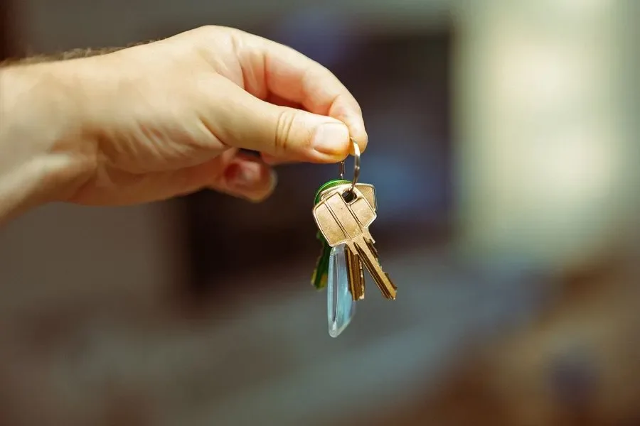 Hand holding a set of house keys – residential locksmith Bournemouth help for landlords and letting agents from Locksmith Bournemouth